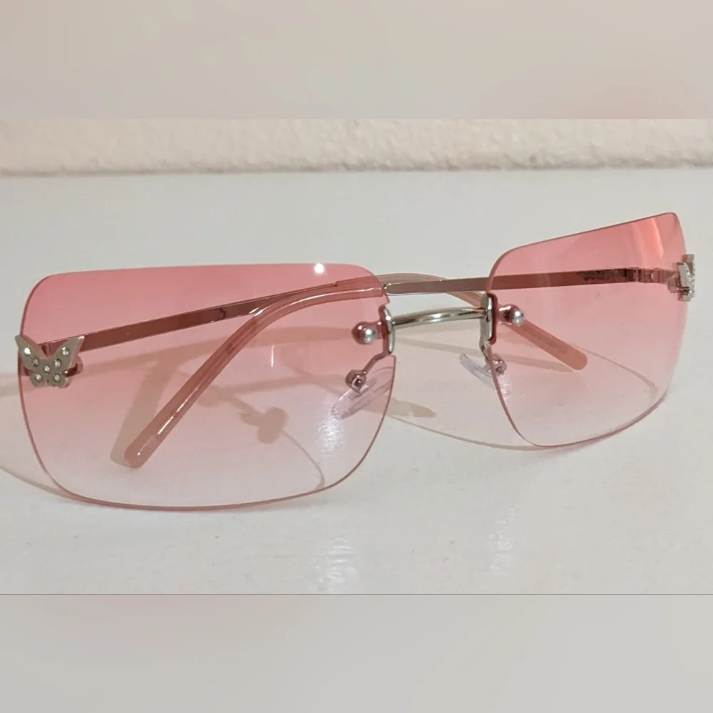 2000s/Y2K Pink Gradient Sunglasses - Picture 1 of 3